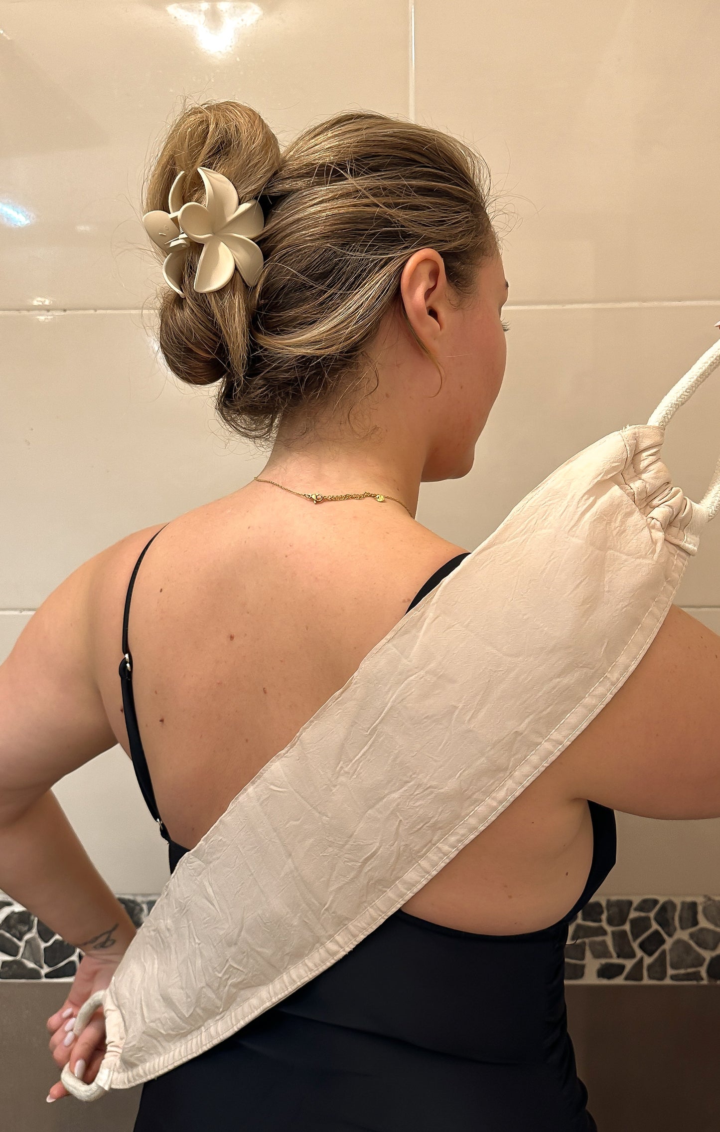 Peelinghandschuh aus Seide – Rücken